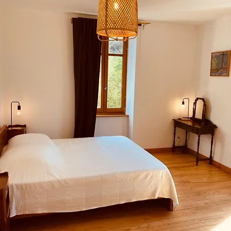 Maison De Famille Et D'ami-e-s Nyaraló Valady