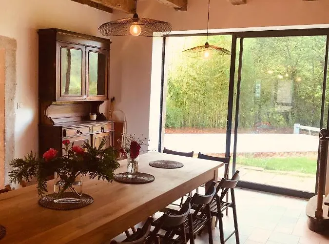 Maison De Famille Et D'ami-e-s 펜션 *