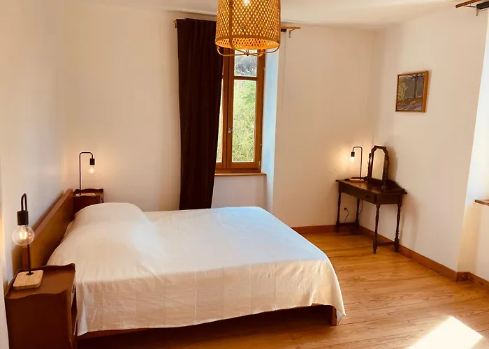 Maison De Famille Et D'ami-e-s 펜션 Valady